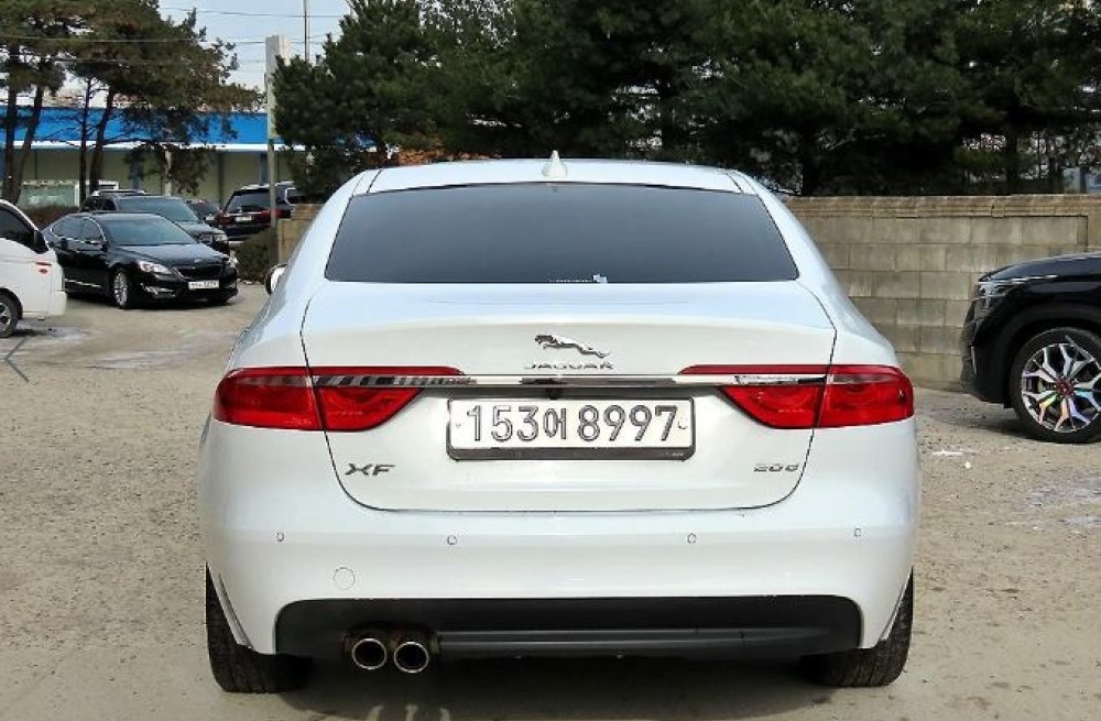 Jaguar XF (X260)