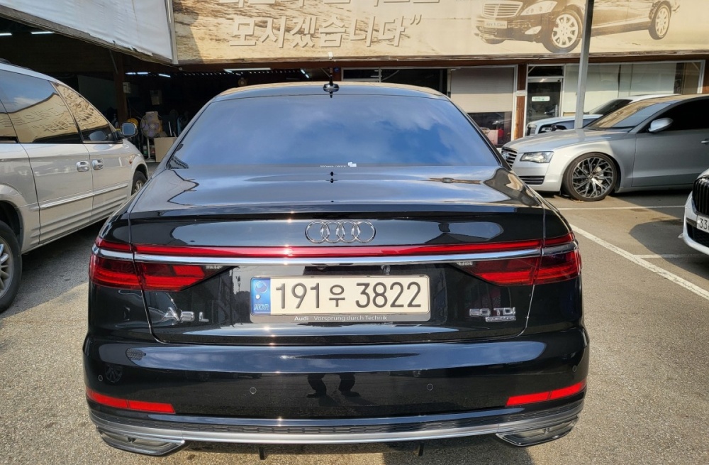 Audi A8 (D5)
