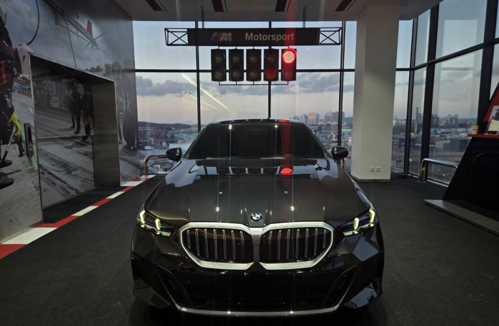 BMW 5 Series (G60)