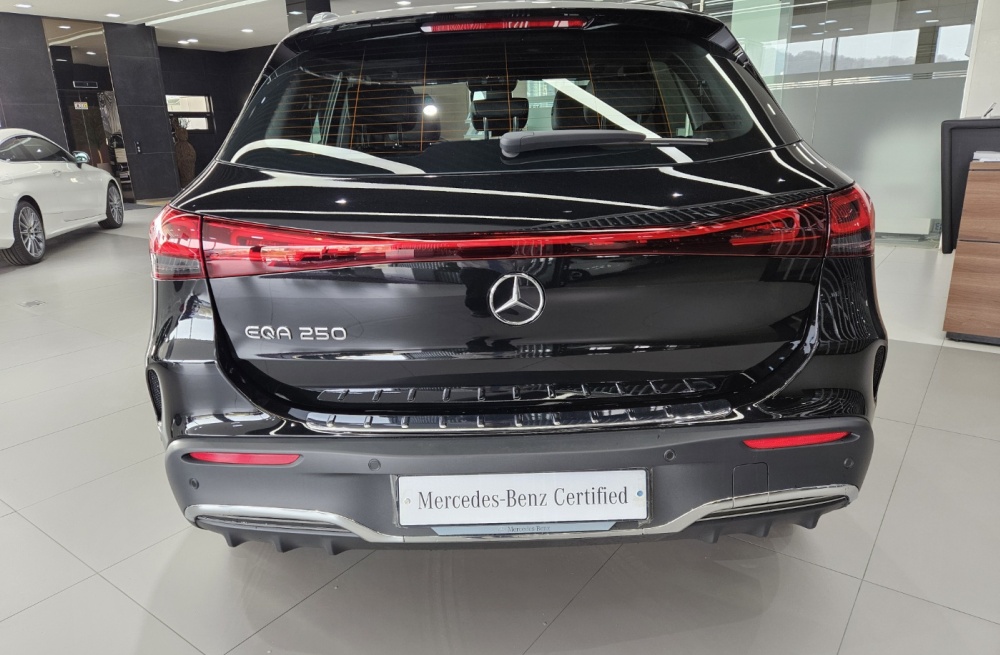 Mercedes-Benz EQA-H243