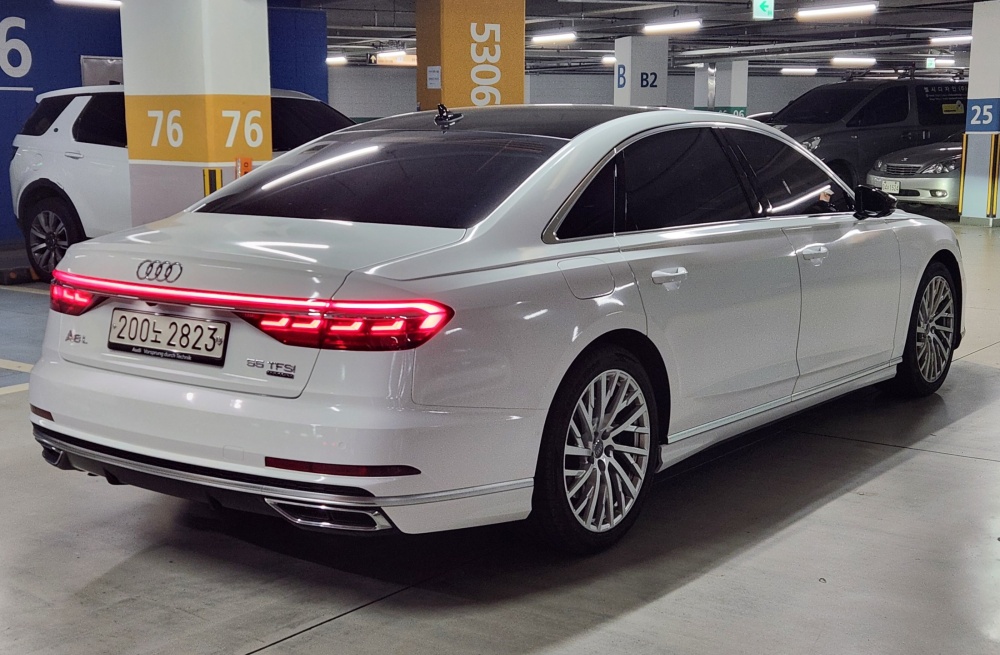 Audi A8 (D5)