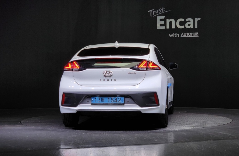 Hyundai The new Ioniq electric