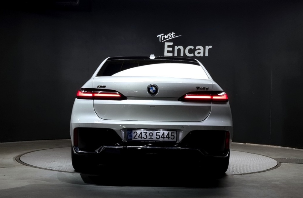 BMW 7 Series (G70)