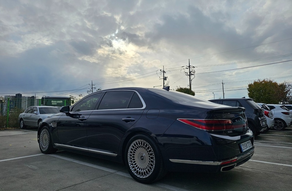 Genesis G90