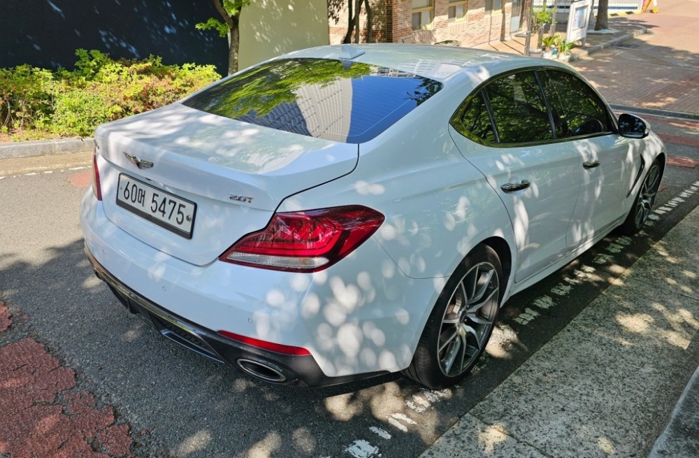 Genesis G70