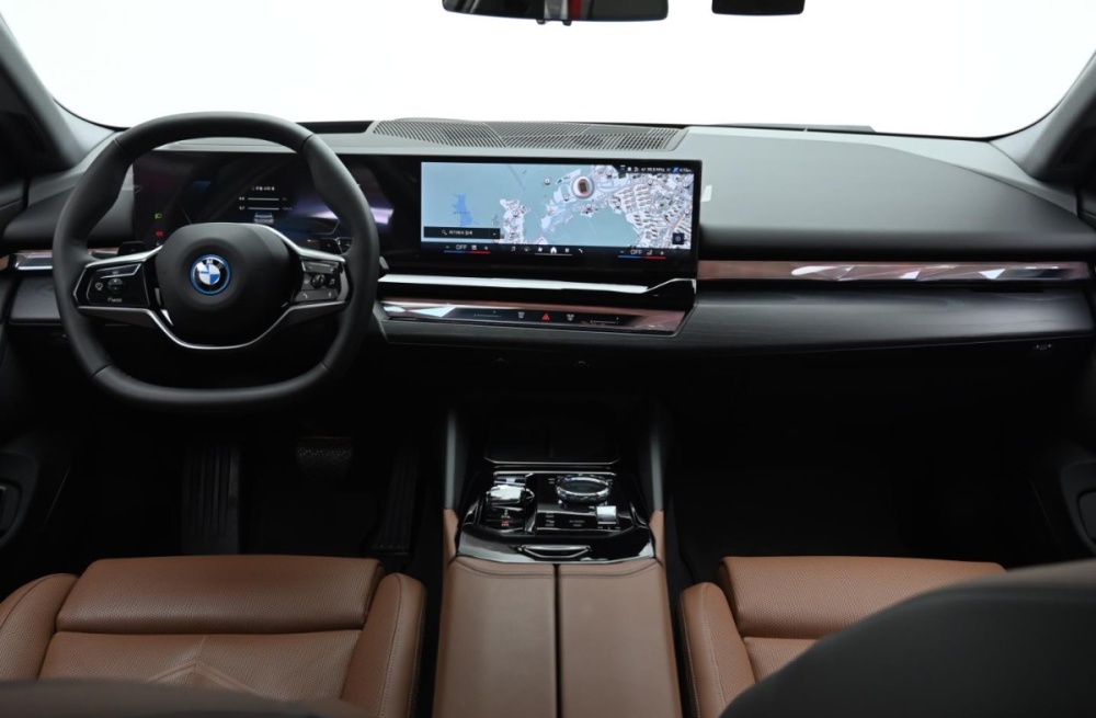 BMW 5 Series (G60)