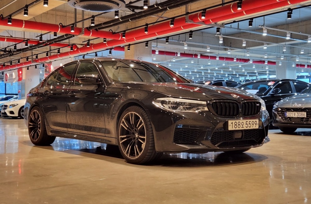 BMW M5 (F90)