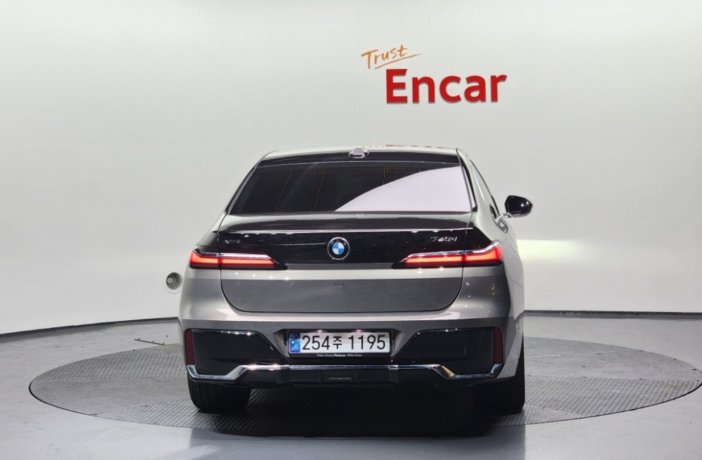 BMW 7 Series (G70)