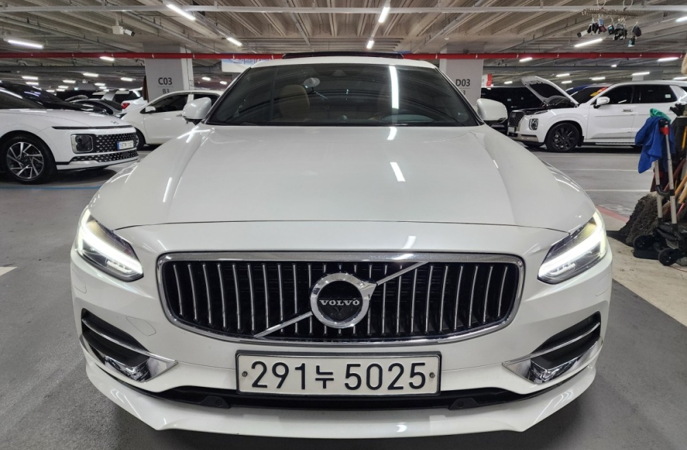 Volvo S90