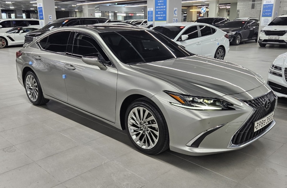 Lexus ES300h 7th generation