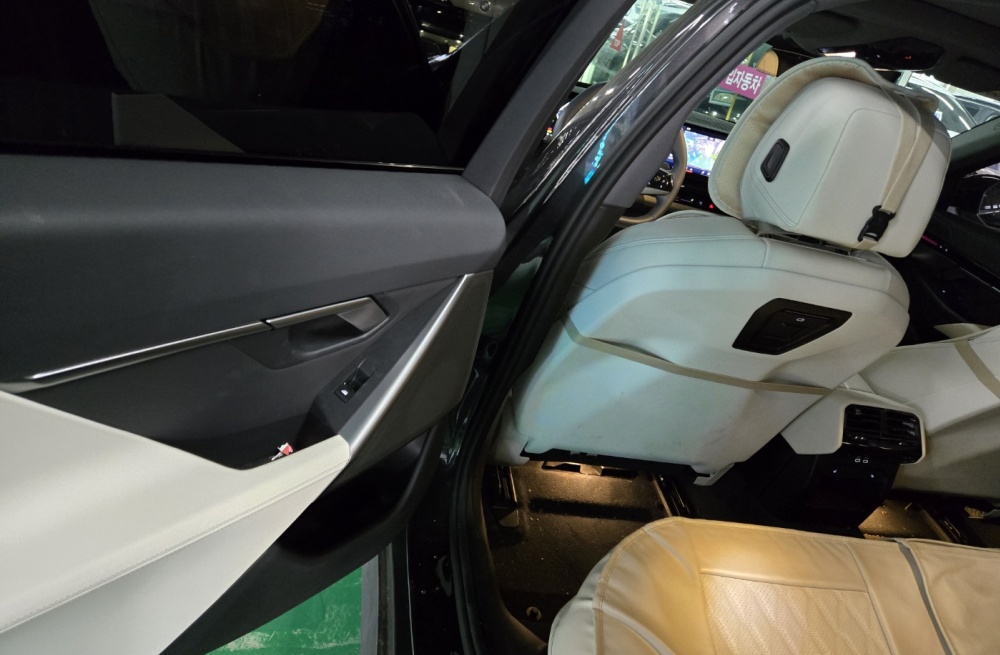 BMW 5 Series (G60)