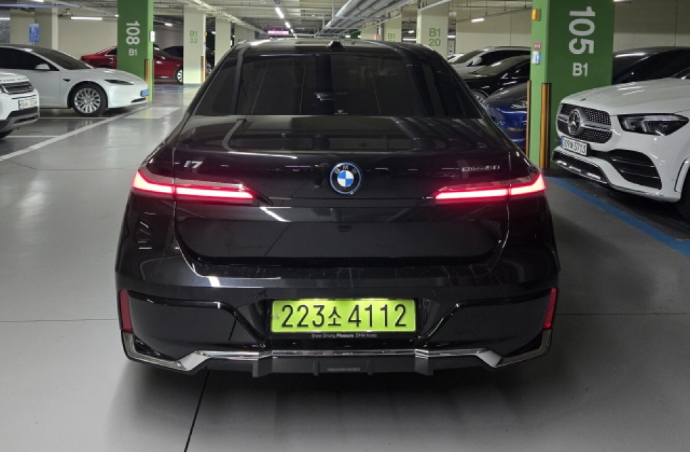 BMW i7 (G70)