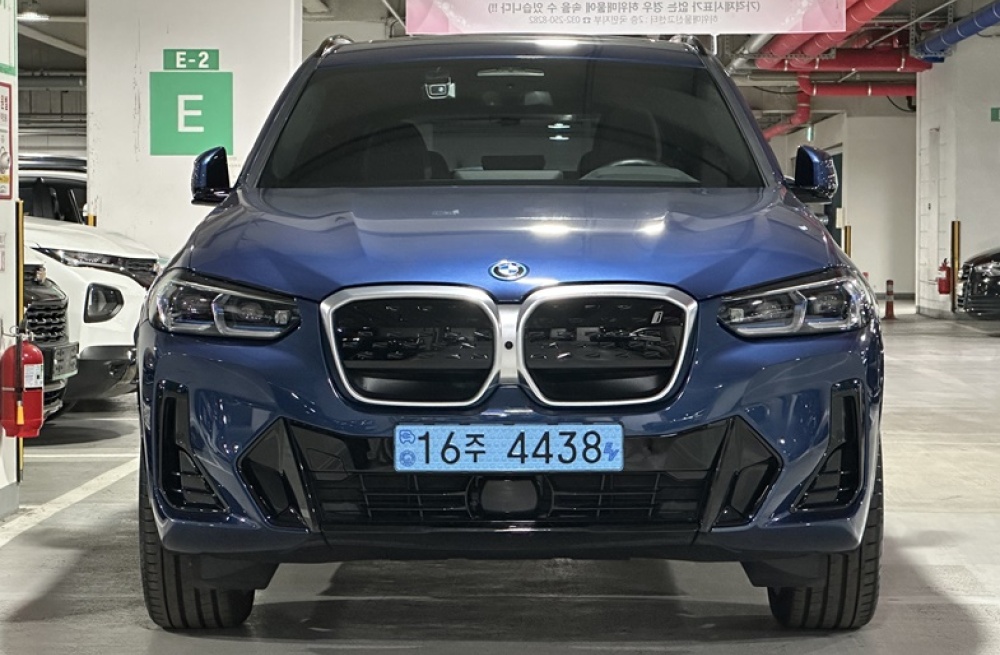 BMW iX3