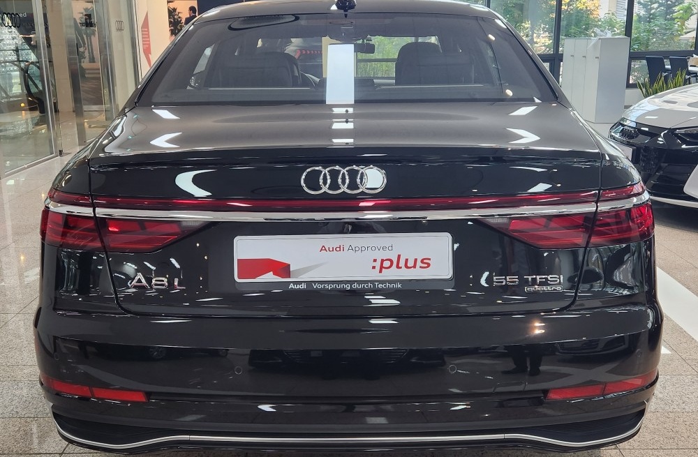 Audi A8 (D5)