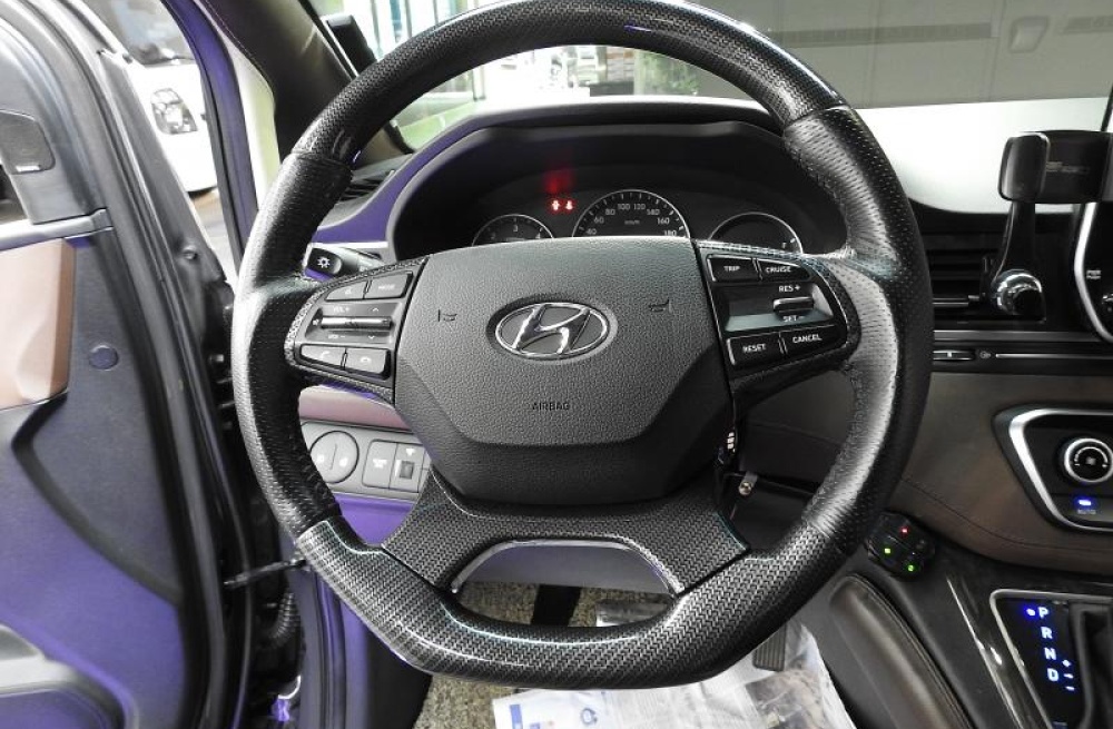 Hyundai The New Grand Starex