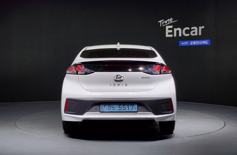 Hyundai The new Ioniq electric
