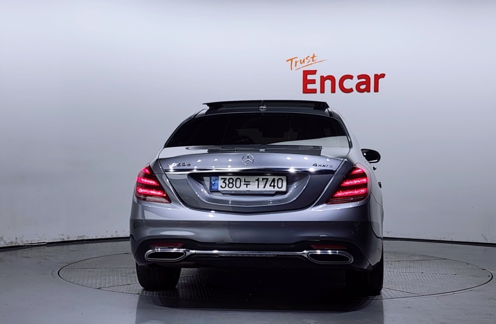 Mercedes-Benz S-Class W222
