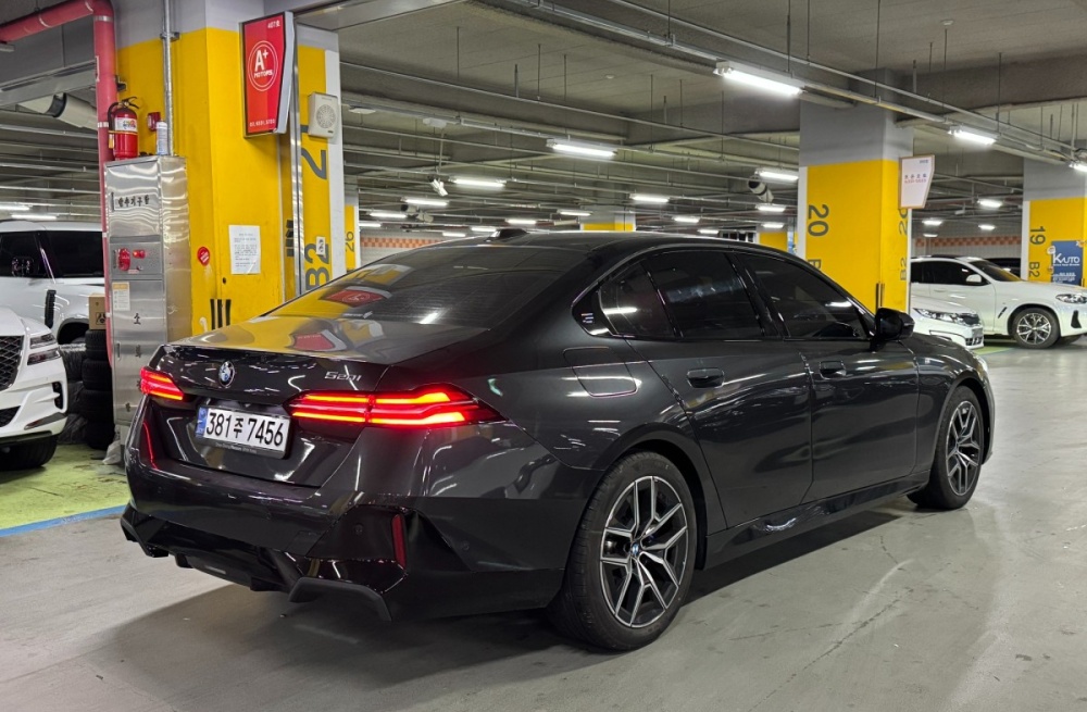 BMW 5 Series (G60)