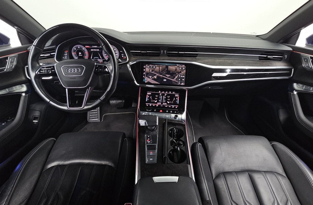 Audi A7 (4K)