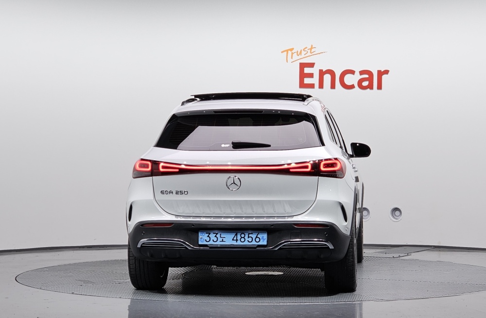 Mercedes-Benz EQA-H243