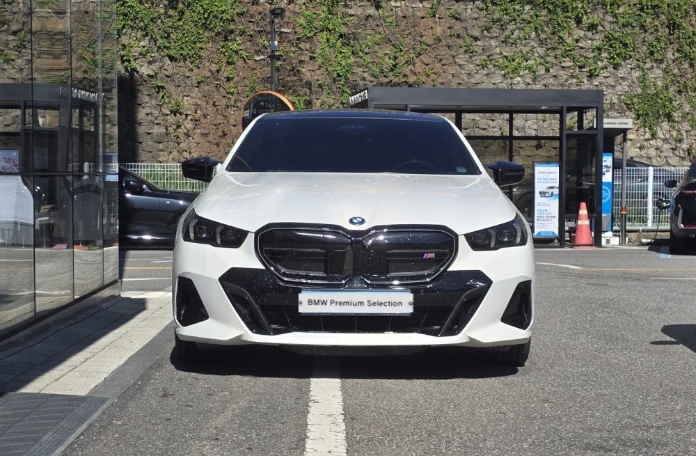 BMW i5 (G60)