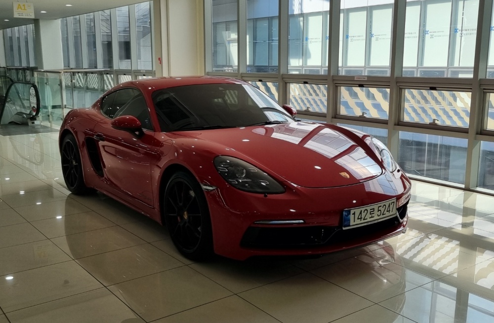 Porsche 718 Cayman