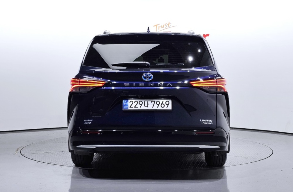 Toyota Sienna 4th generation
