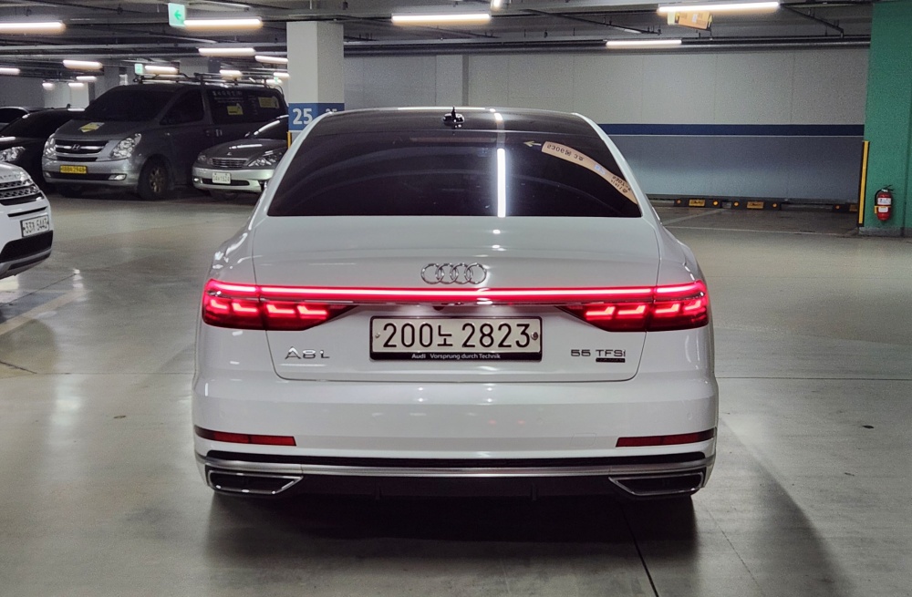 Audi A8 (D5)