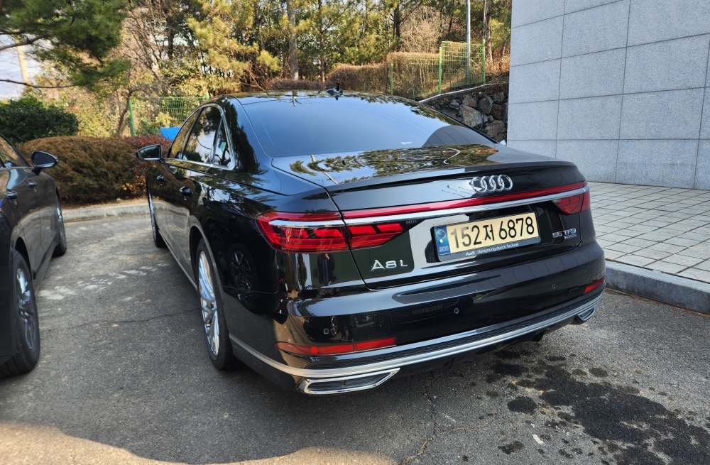 Audi A8 (D5)