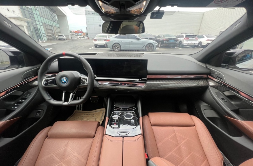 BMW i5 (G60)