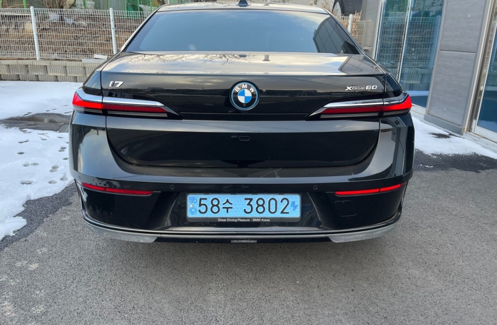 BMW i7 (G70)