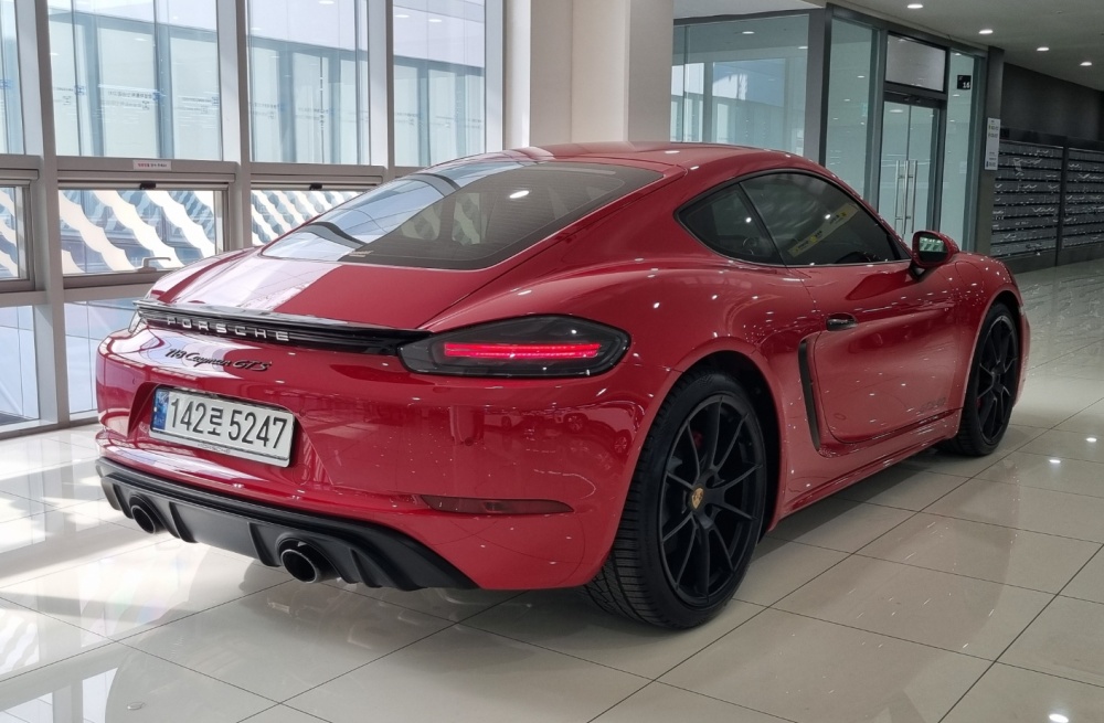 Porsche 718 Cayman