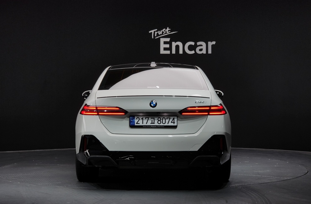 BMW 5 Series (G60)