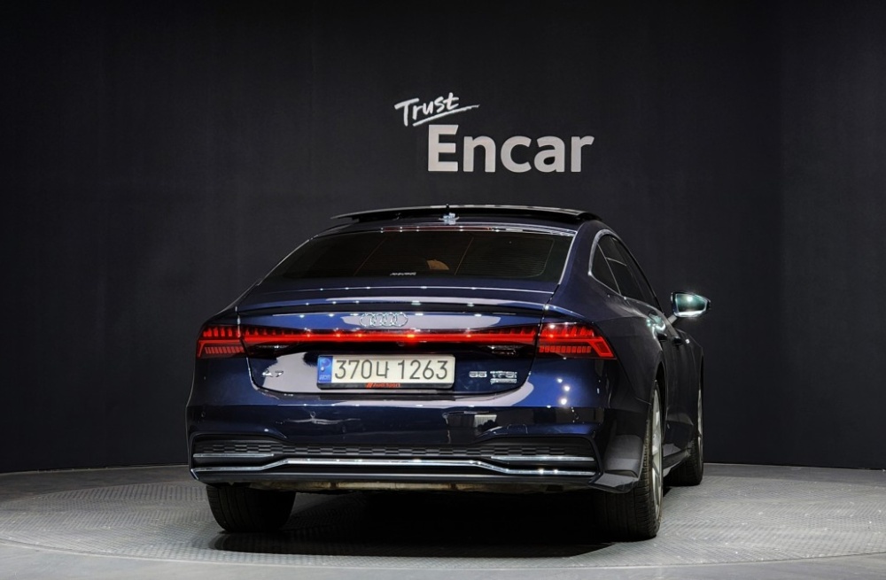 Audi A7 (4K)