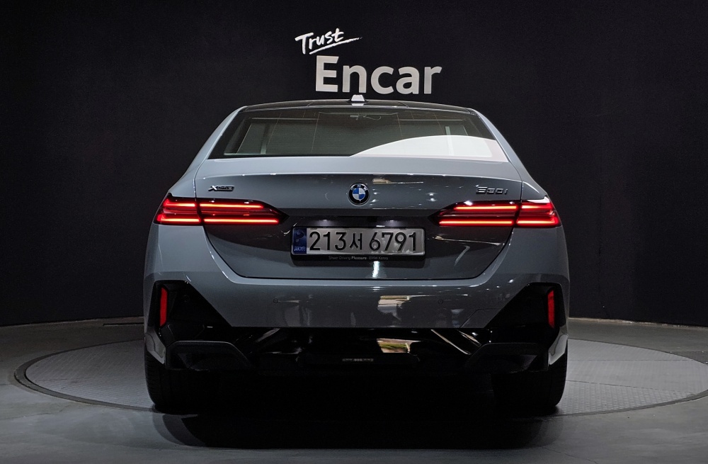 BMW 5 Series (G60)