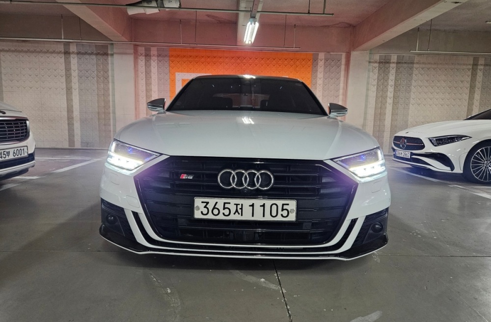 Audi S8 (D5)