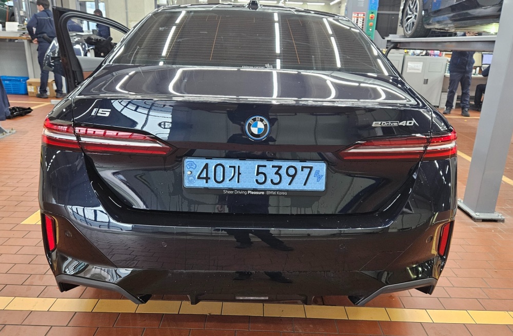 BMW i5 (G60)