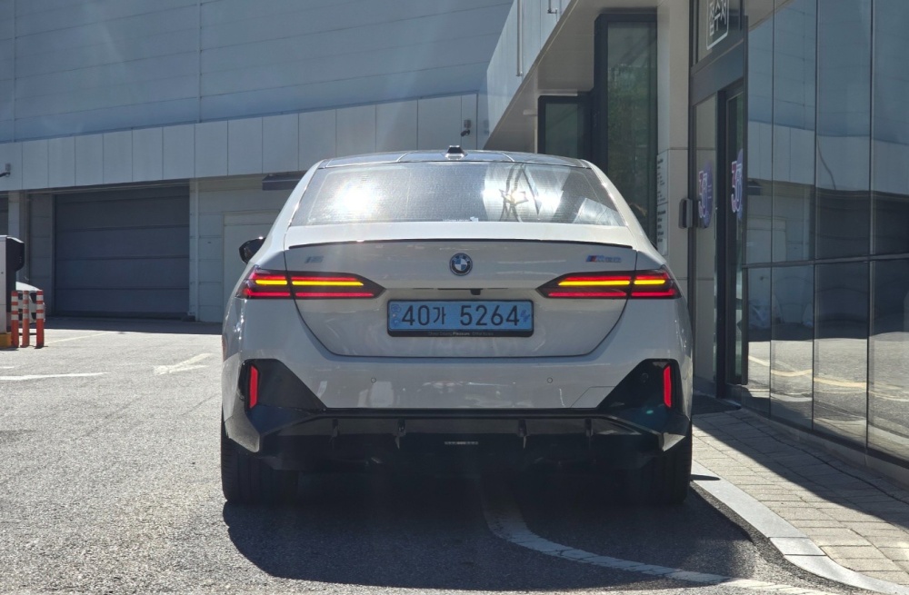 BMW i5 (G60)