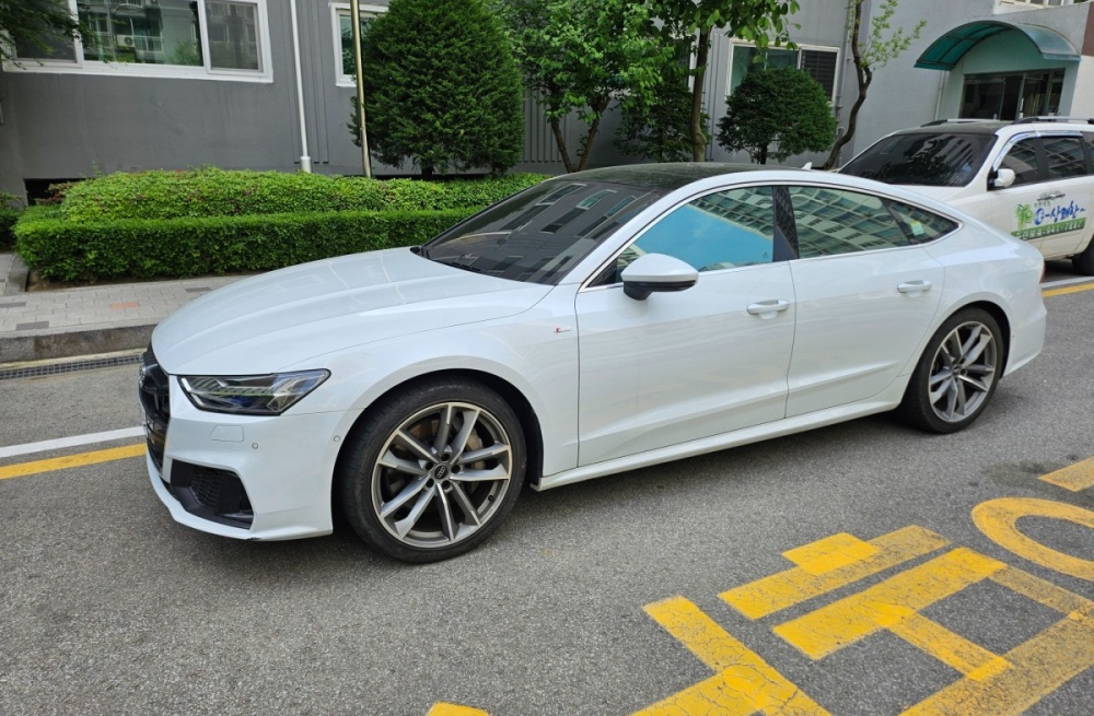 Audi A7 (4K)