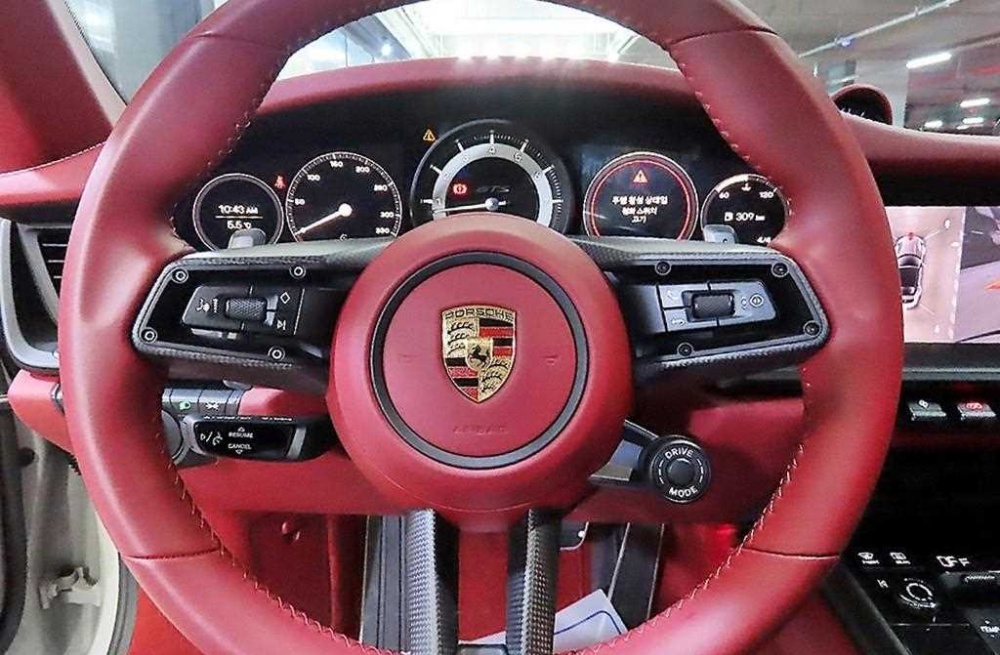 Porsche 911 (992)