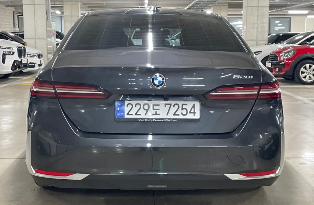 BMW 5 Series (G60)