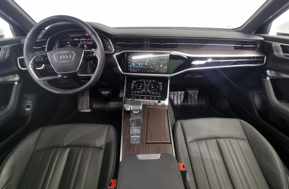 Audi A6 (C8)