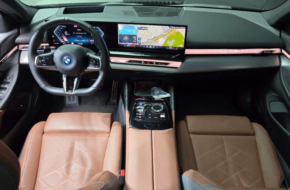 BMW i5 (G60)