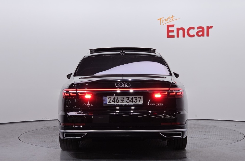 Audi A8 (D5)
