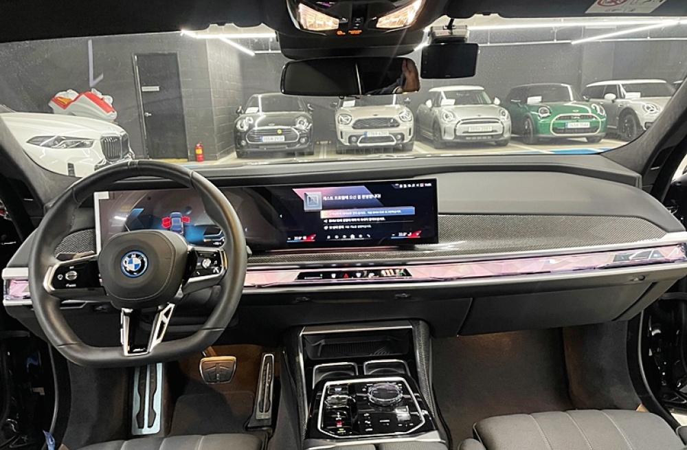 BMW i7 (G70)