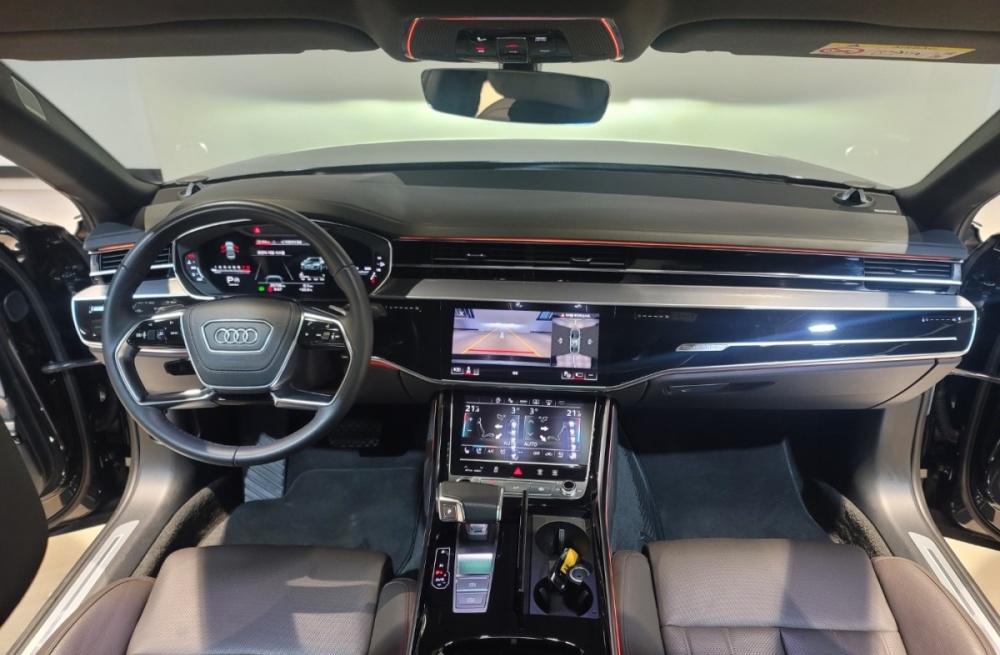 Audi A8 (D5)