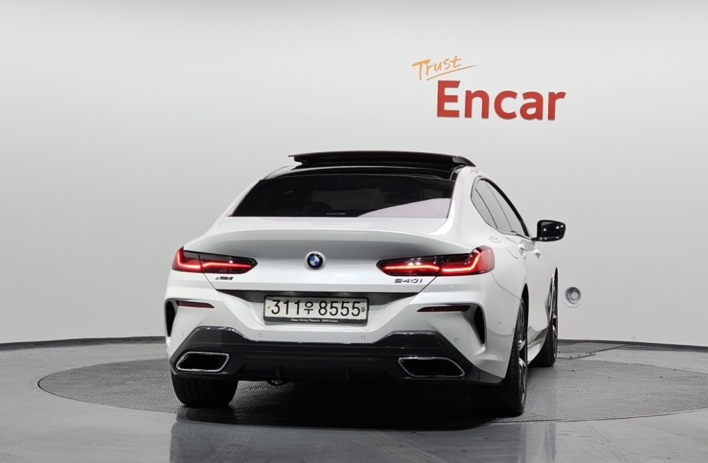 BMW 8 Series (G15)