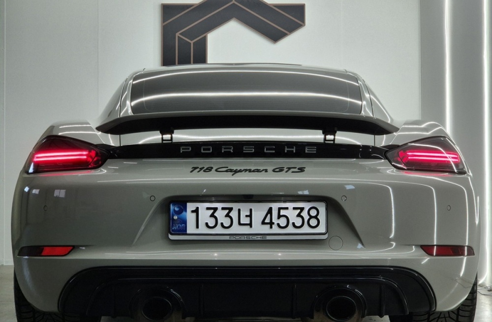 Porsche 718 Cayman