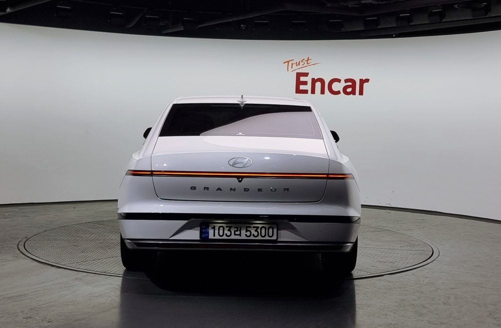 Hyundai Grandeur (GN7)