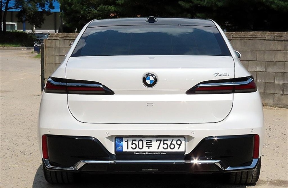 BMW 7 Series (G70)